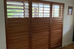 Basswood-Hairline-Hinge-N24-Brick-with-Bronze-Hinges-3-Panels-with-mid-rail