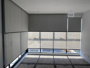 1_Palm-Beach-Blockout-Gull-and-Corrida-Sunscreen-Steel-with-Black-Ellips-Bottom-Bars