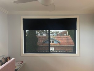 Le-Reve-Blockout-Onyx-with-Corrida-Sunscreen-Black-with-Oval-Black-Bottom-Bars-Double-Blinds