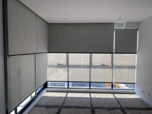 Palm-Beach-Blockout-Gull-and-Corrida-Sunscreen-Steel-with-Black-Ellips-Bottom-Bars