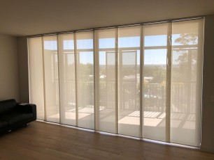 Corrida-Sunscreen-White-Linen-Panel-Glides