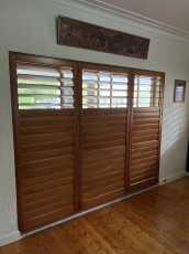 Basswood-Hairline-Hinge-N24-Brick-with-Bronze-Hinges-3-Panels-with-mid-rail