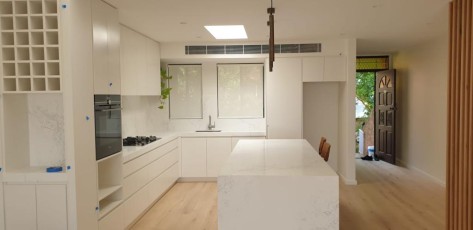 Corrida-Sunscreen-White-Kitchen