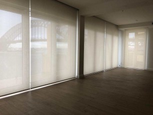 Electric-Motors-Corrida-White-Blinds-down