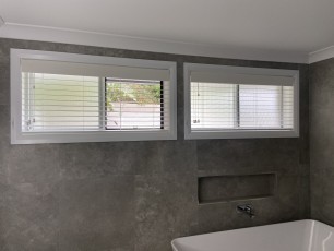 50mm-PVC-Ventian-Express-White-Bathroom
