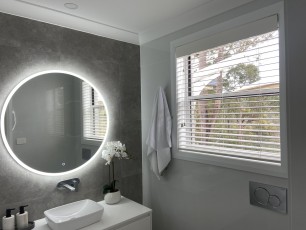 50mm-PVC-Ventian-Express-White-Bathroomjpg