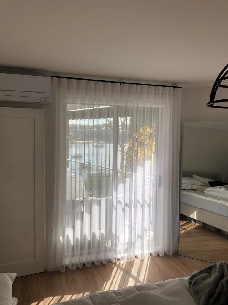 Sheer Curtain Bali Snow – Black Tracks